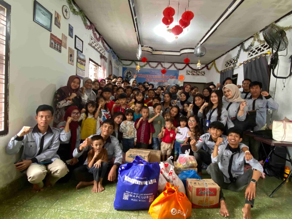 Project Kepemimpinan: Bakti Sosial Mahasiswa Kewirausahaan Universitas Satya Terra Bhinneka ke Panti Asuhan Berkat Risma